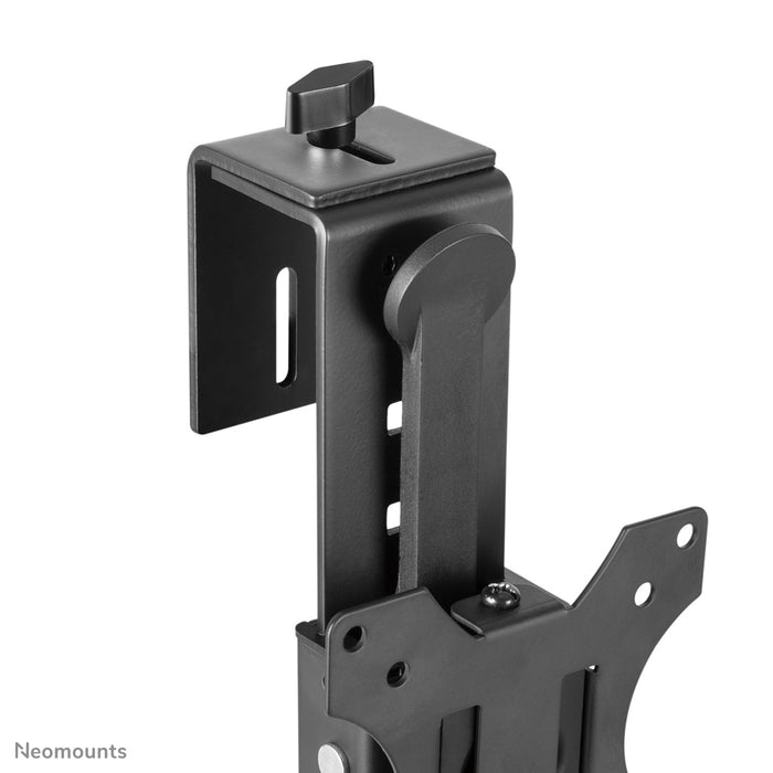 Neomounts FPMA-CH100 nero è un supporto da scrivania che si aggancia a una parete divisoria per flat screen fino a 30 pollici.