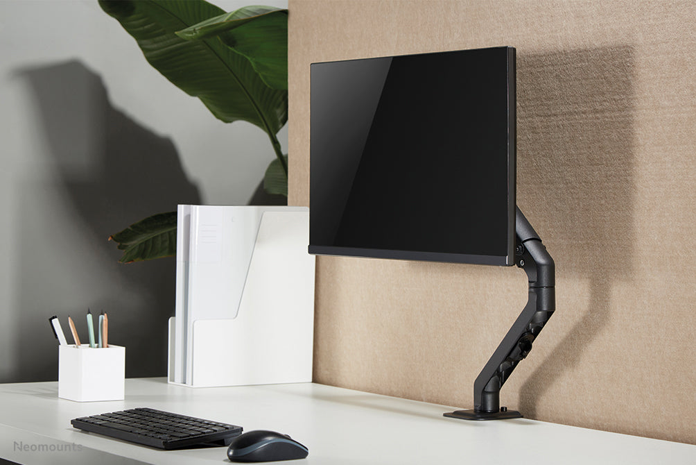 Neomounts FPMA-D650 nero è un supporto da scrivania full motion per schermi fino a 27 pollici (69 cm).