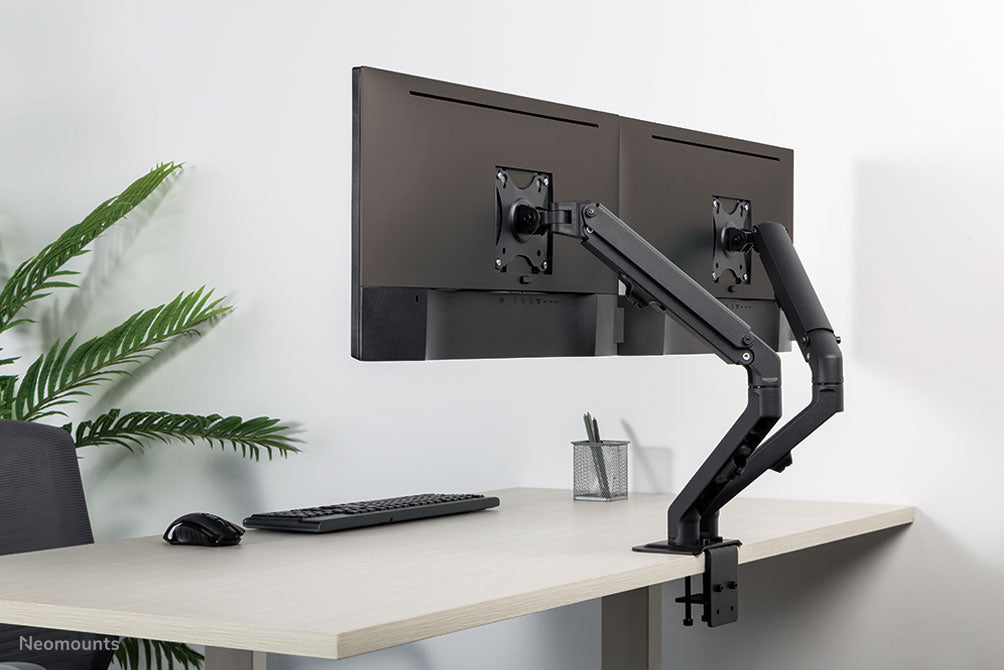 Neomounts FPMA-D650D nero è un supporto da scrivania full motion per schermi fino a 27 pollici (69 cm).