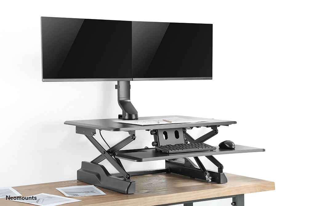 Neomounts FPMA-D860D nero è un supporto da scrivania per due schermi piatti fino a 27 pollici (69 cm).