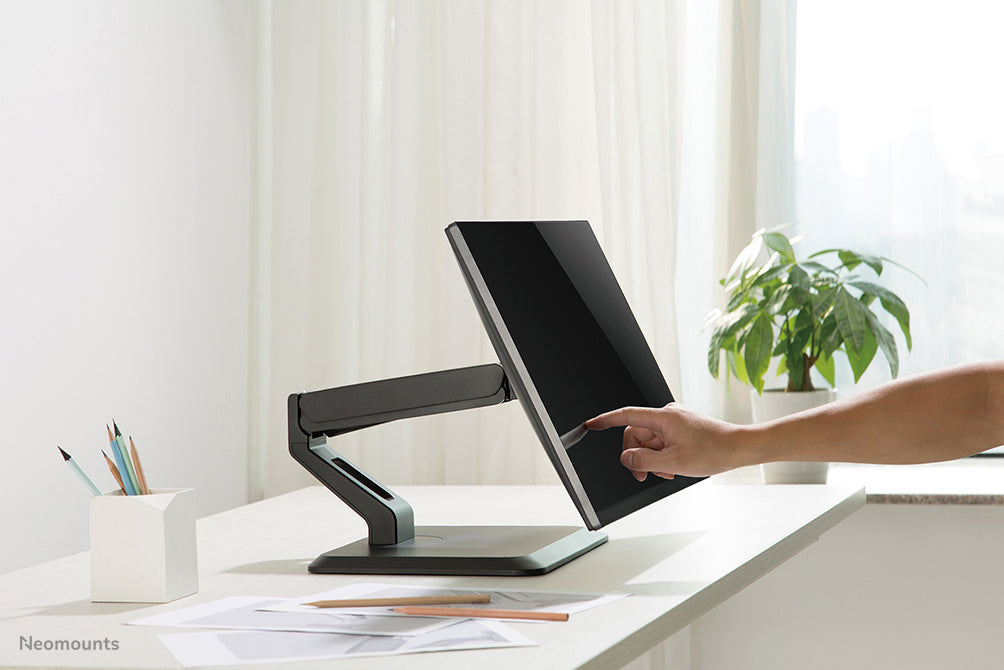 Neomounts FPMA-D885 nero è un supporto da scrivania per schermi piatti fino a 32 pollici (81 cm)