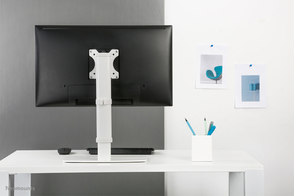 Neomounts FPMA-D890 bianco è un supporto da scrivania per schermi piatti fino a 30 pollici (76 cm).