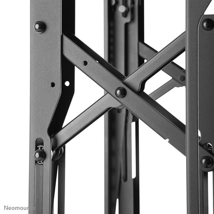 Neomounts LED-VW2500 zwart1 è un supporto a parete piatto per video wall per schermi fino a 75 pollici (191 cm), per montaggio orizzontale e verticale - Nero