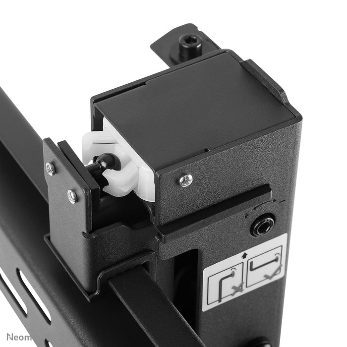 Neomounts LED-VW2500 zwart1 è un supporto a parete piatto per video wall per schermi fino a 75 pollici (191 cm), per montaggio orizzontale e verticale - Nero