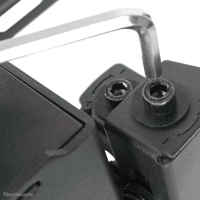 Neomounts LED-VW2500 zwart1 è un supporto a parete piatto per video wall per schermi fino a 75 pollici (191 cm), per montaggio orizzontale e verticale - Nero