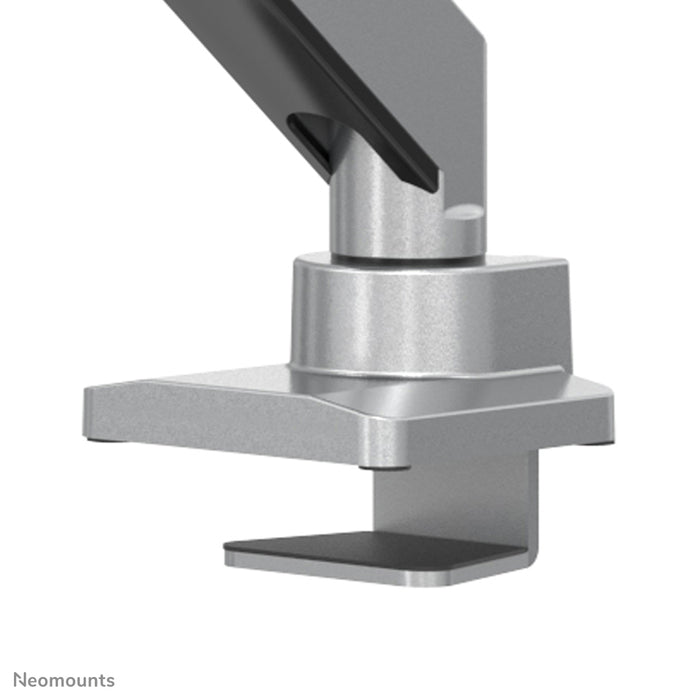 Neomounts NM-D775DX3 argento è un supporto da scrivania con molla a gas, barra trasversale e leva per schermi piatti fino a 27 pollici (68,6 cm).