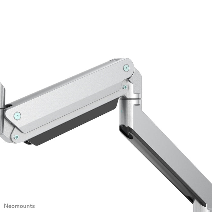 Neomounts NM-D775DX3 argento è un supporto da scrivania con molla a gas, barra trasversale e leva per schermi piatti fino a 27 pollici (68,6 cm).