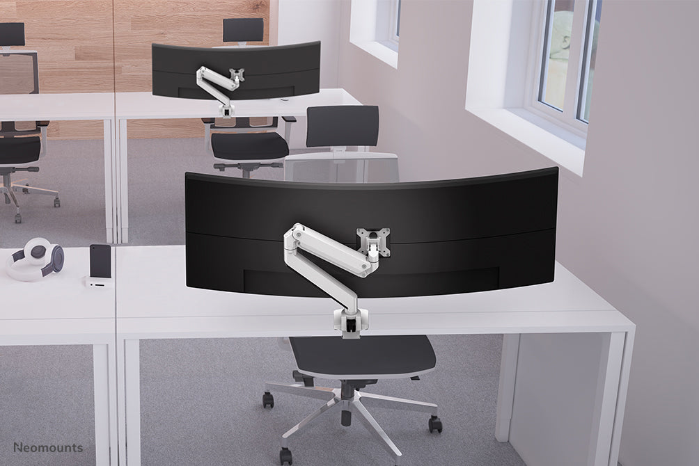 Neomounts NM-D775 biancoPLUS è un supporto da scrivania a gas per monitor curvi fino a 49 pollici (124 cm) - Bianco