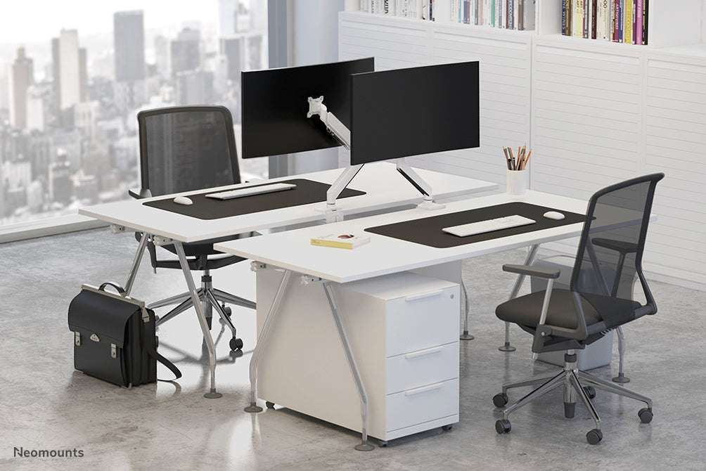 Neomounts NM-D775 bianco è un supporto da scrivania a gas per schermi piatti fino a 32 pollici (81 cm) - Bianco