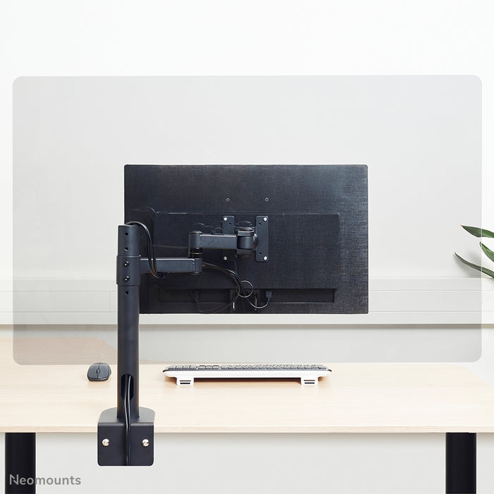Neomounts NS-PLXPROTECT1 è uno schermo trasparente per 1 flat screen e offre protezione della distanza sul posto di lavoro - Acrilico trasparente, 100% riciclabile | PLXPROTECT è registrato come brevetto di design UE |