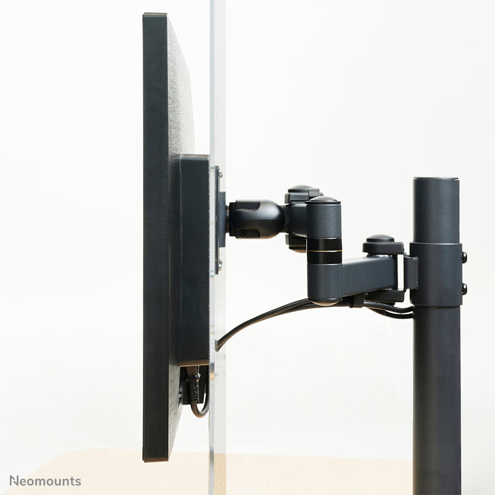 Neomounts NS-PLXPROTECT1 è uno schermo trasparente per 1 flat screen e offre protezione della distanza sul posto di lavoro - Acrilico trasparente, 100% riciclabile | PLXPROTECT è registrato come brevetto di design UE |