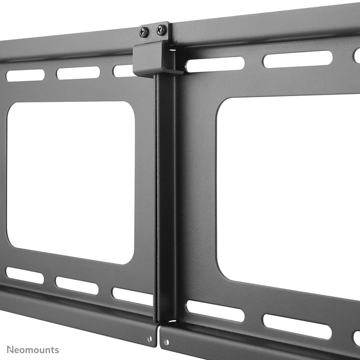 Neomounts NS-WMB200 nero è un supporto da parete per menu board per schermi fino a 52 pollici (132 cm).
