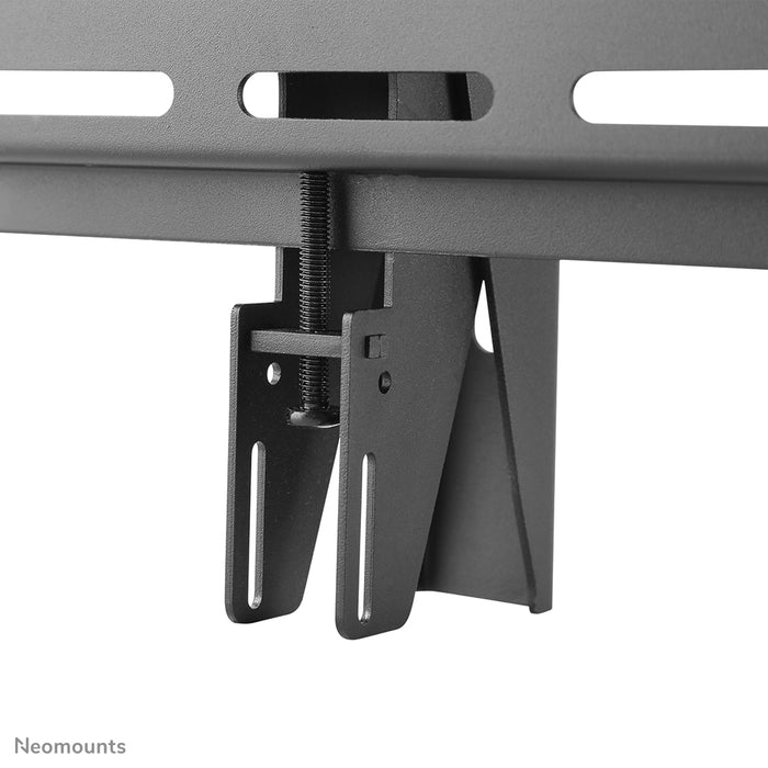 Neomounts NS-WMB200 nero è un supporto da parete per menu board per schermi fino a 52 pollici (132 cm).