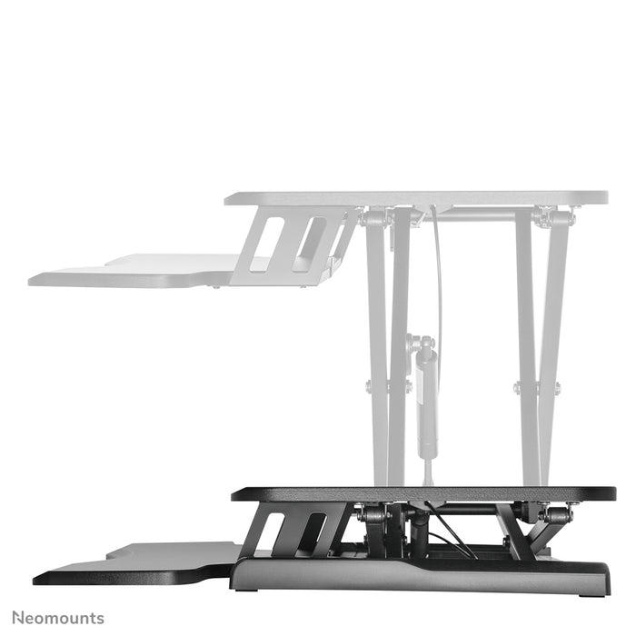 Postazione di lavoro sit-stand Neomounts, modello NS-WS300 nero, trasforma una postazione standard in una postazione di lavoro sana sit-stand.
