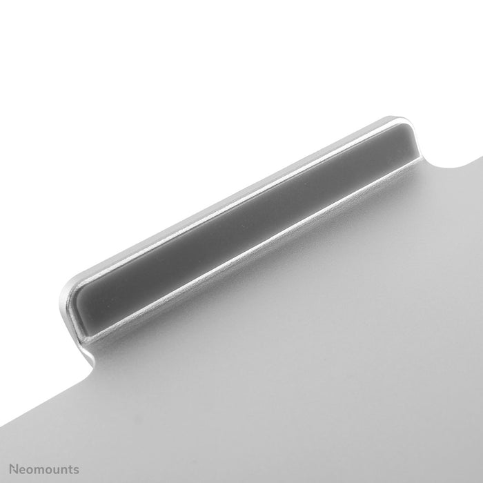 Neomounts NSLS050 è un supporto da scrivania girevole a 360 gradi per notebook.