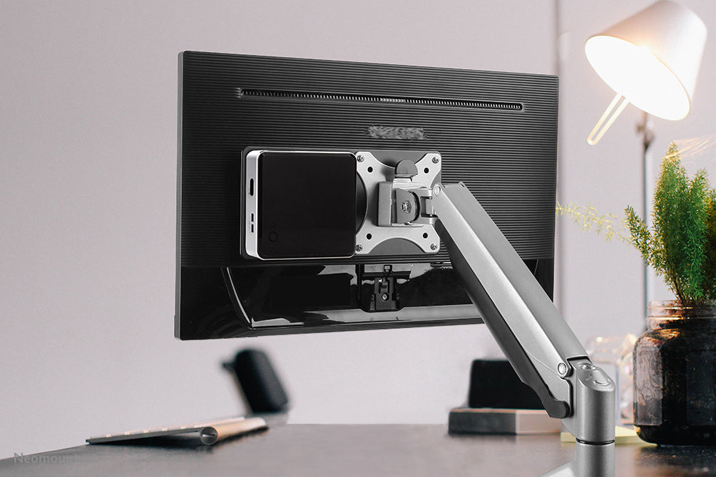 Neomounts Con questo supporto per thin client, modello THINCLIENT-01, monti facilmente un thin client su un braccio per monitor.
